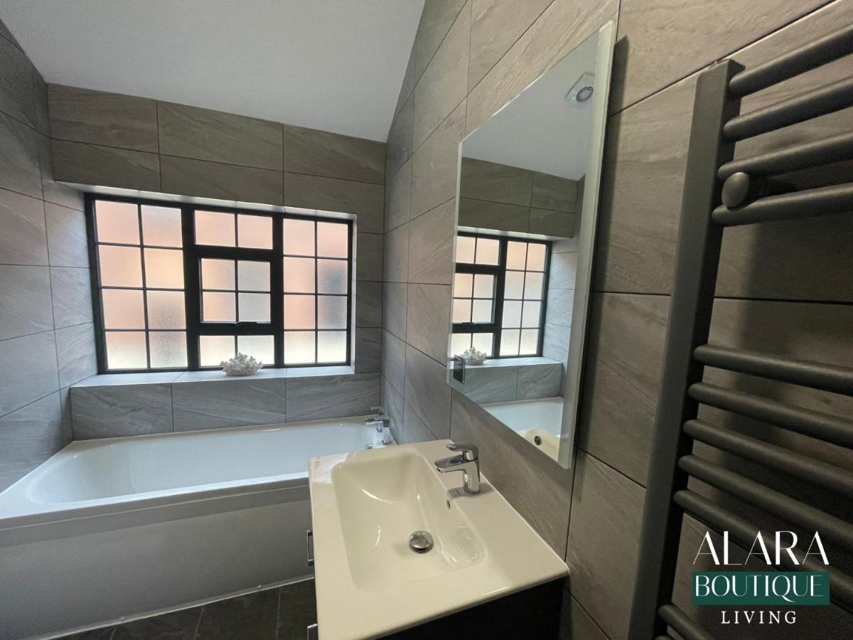 شقة 3 Floor Townhouse Luxury Living Alara Boutique برمنغهام المظهر الخارجي الصورة