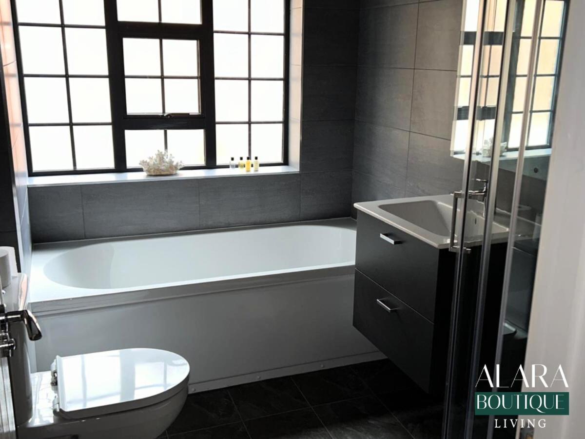 شقة 3 Floor Townhouse Luxury Living Alara Boutique برمنغهام المظهر الخارجي الصورة